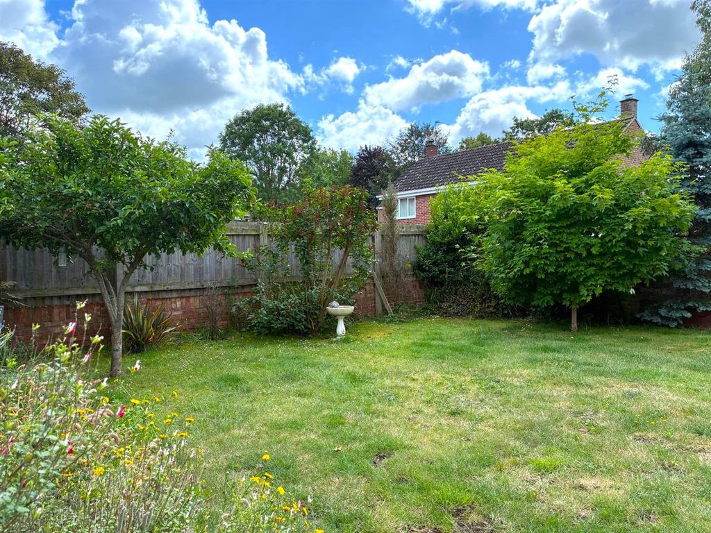 Property photo 2 of 18 Rear Garden Summer.Jpeg