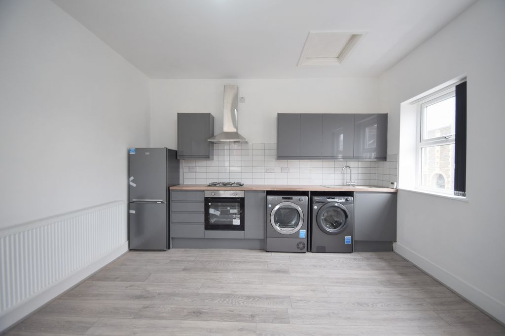 Property photo 2 of 7 Photo 3