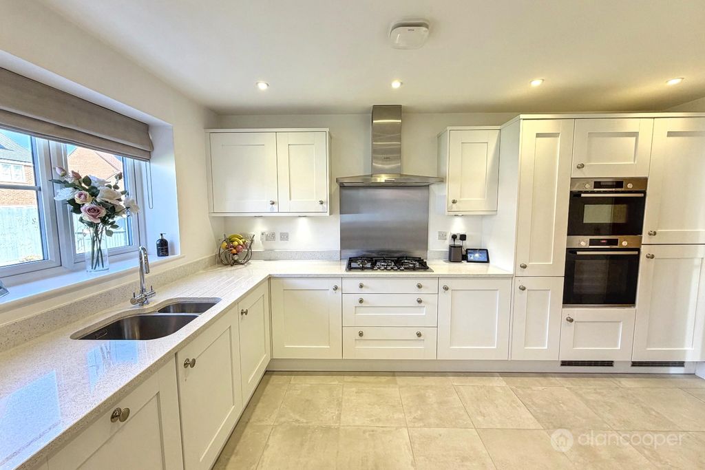 Property photo 2 of 28 5011274