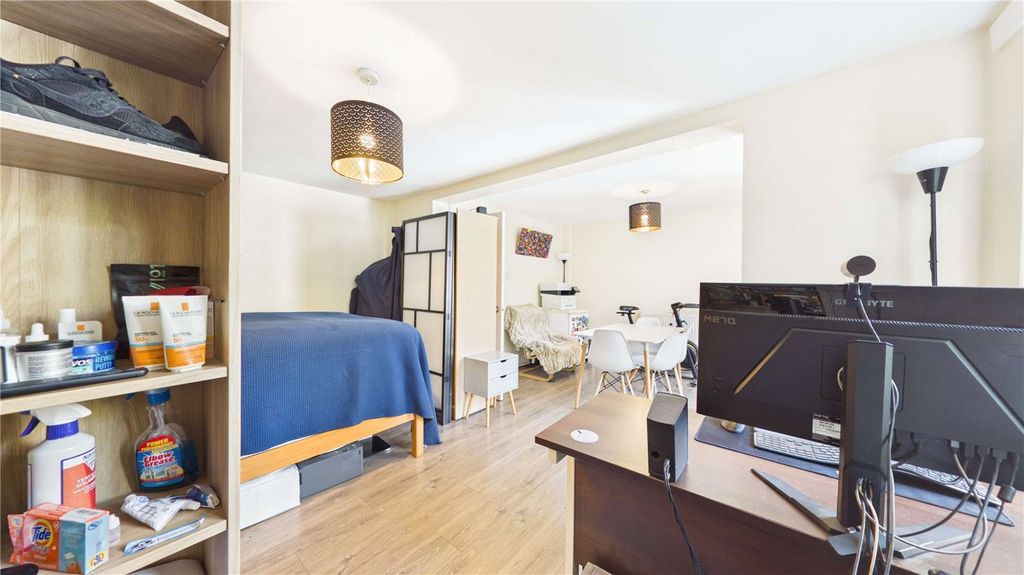 Property photo 3 of 23 Picture No. 05