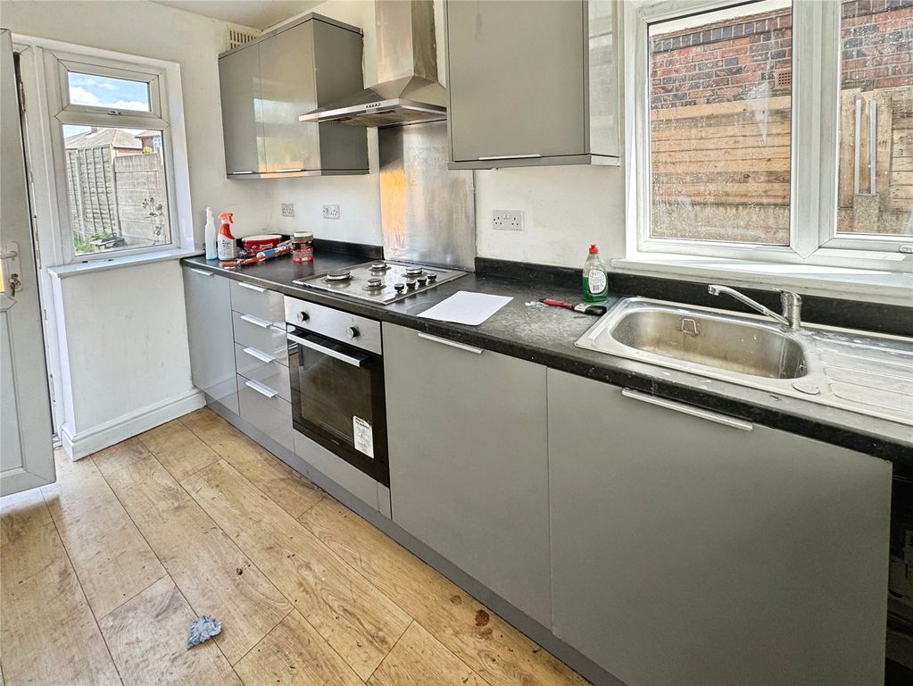 Property photo 2 of 10 Kitchen
