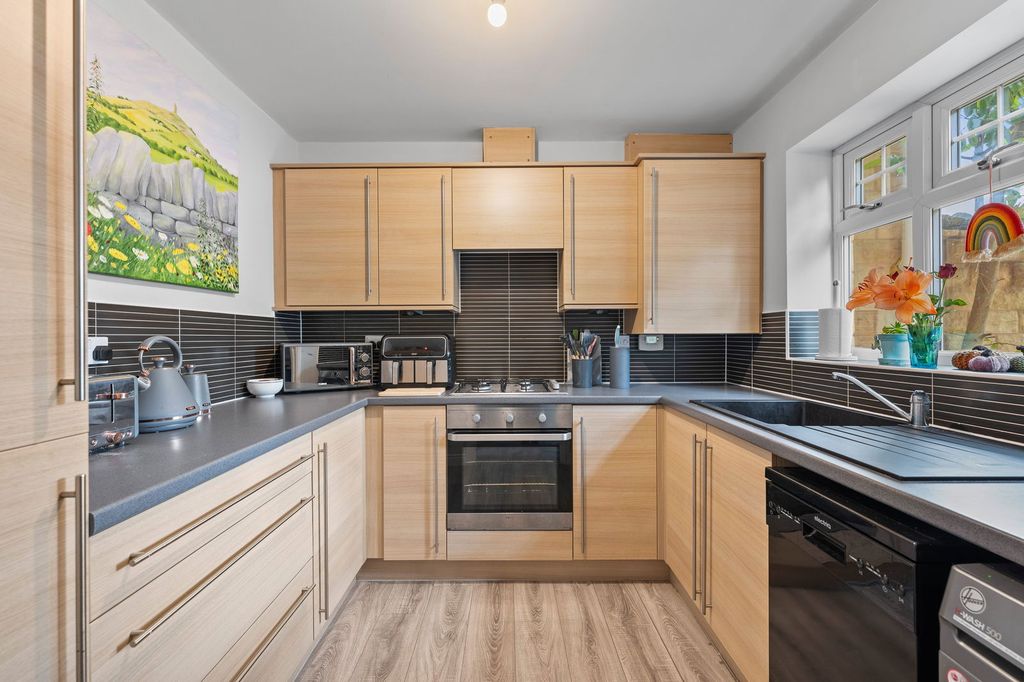 Property photo 3 of 23