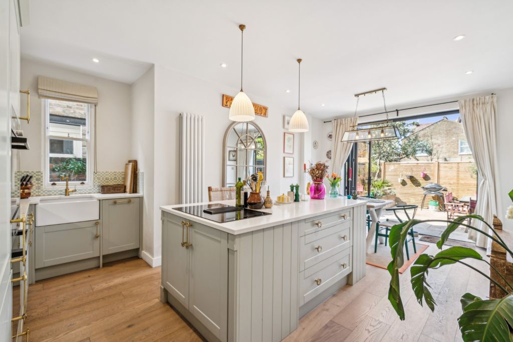 Property photo 1 of 15 4226741