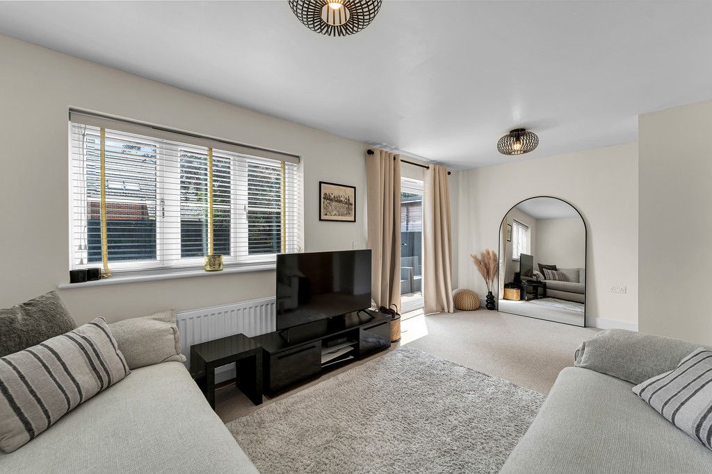 Property photo 2 of 13 1B Desford Living Room