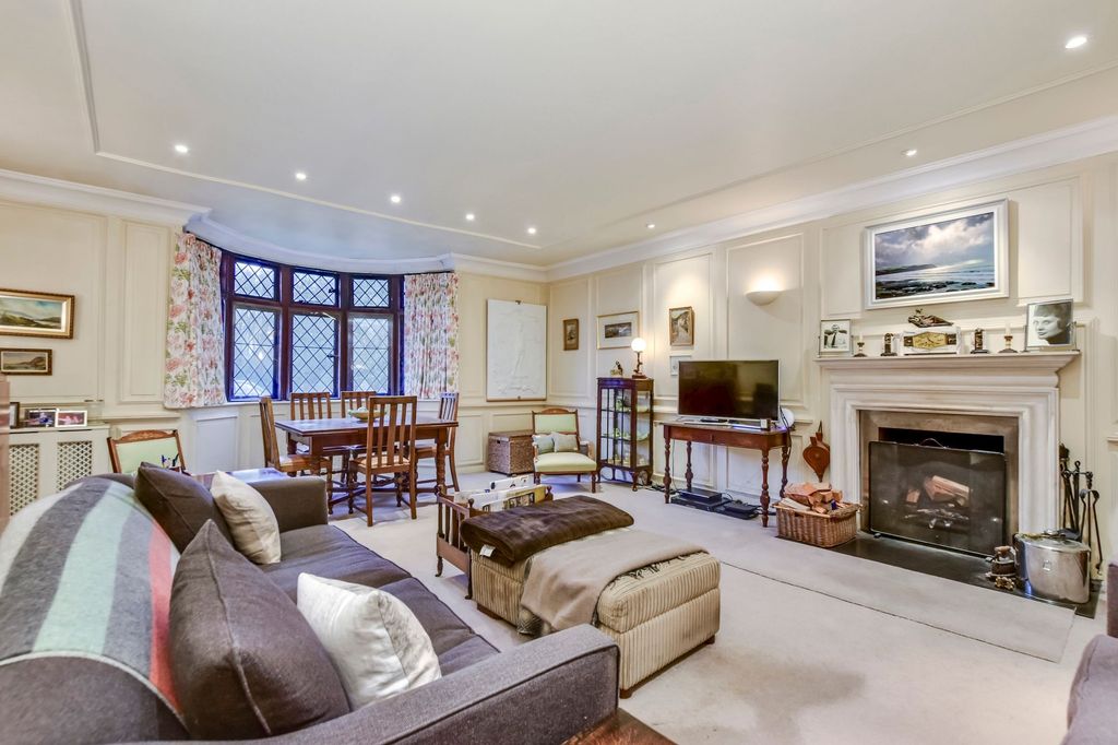 Property photo 2 of 34