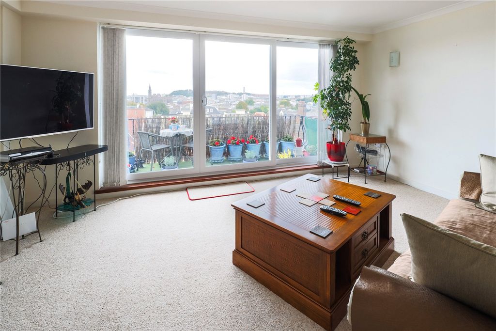 Property photo 3 of 14 Living Room