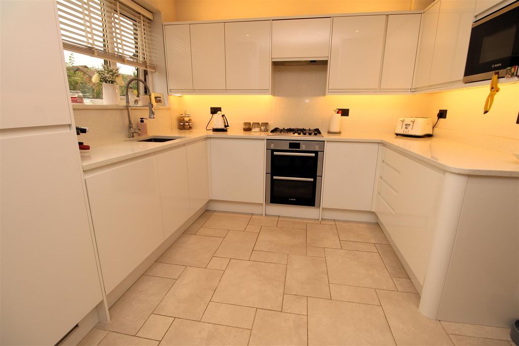Property photo 2 of 25 Kitchen1.Jpg