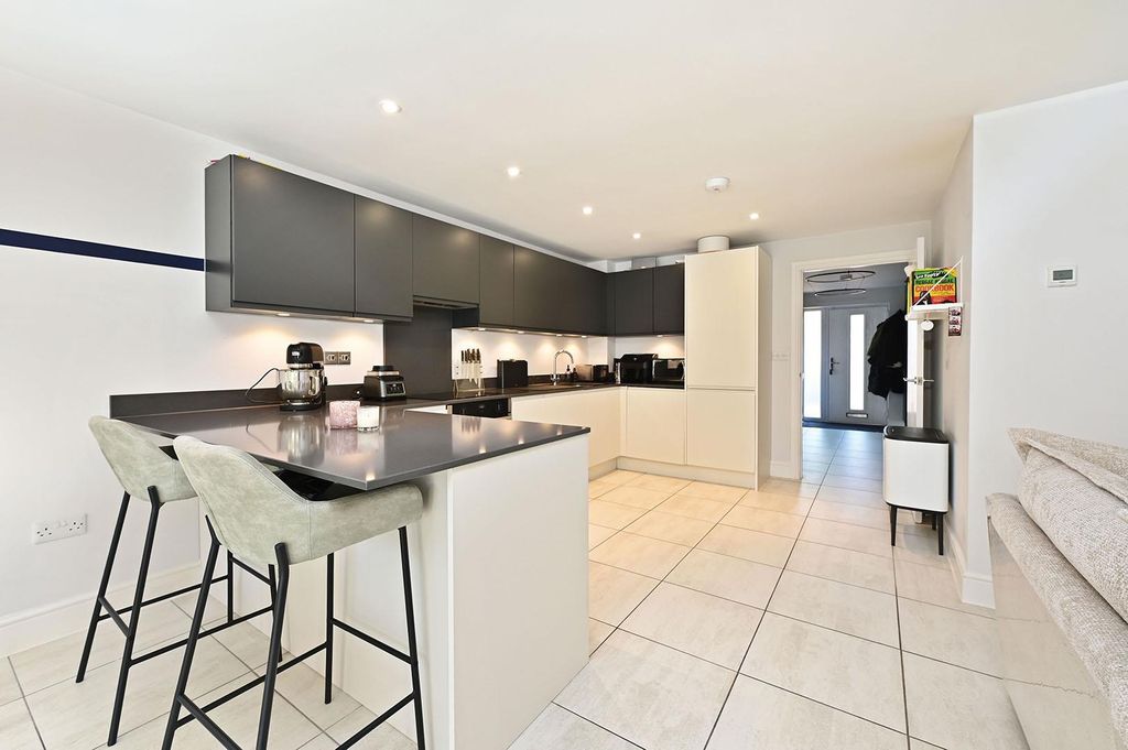 Property photo 2 of 18 Kitchen