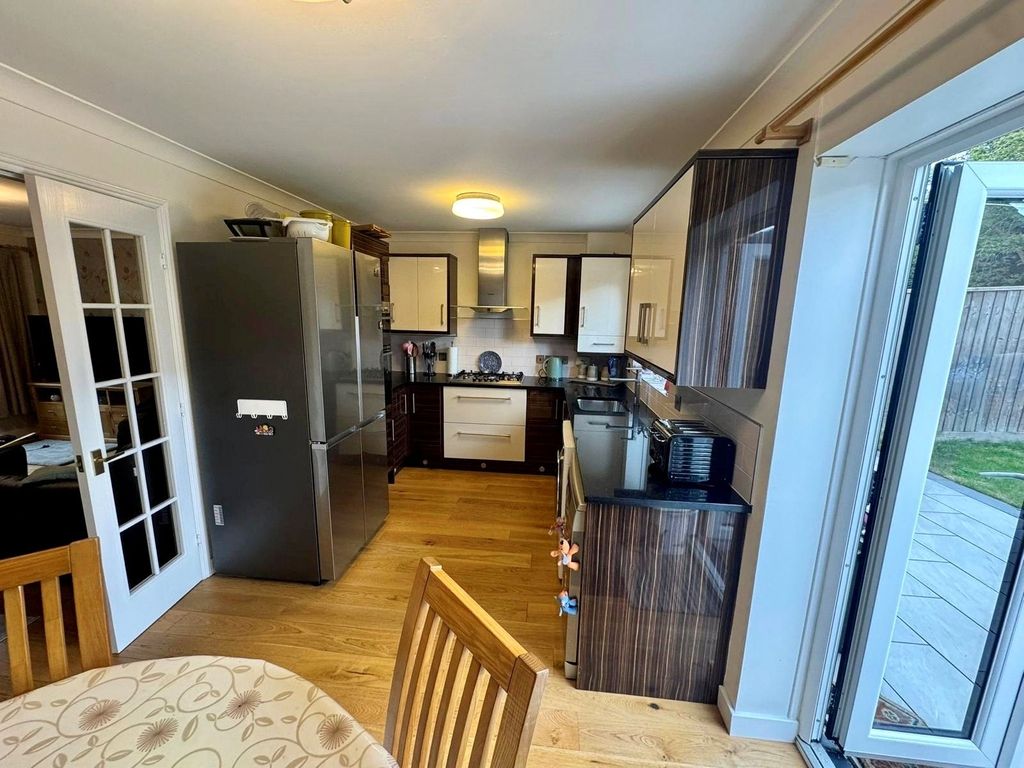 Property photo 3 of 20 Kitchen