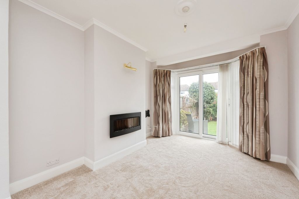 Property photo 2 of 15 Pbox-Img.Jpg