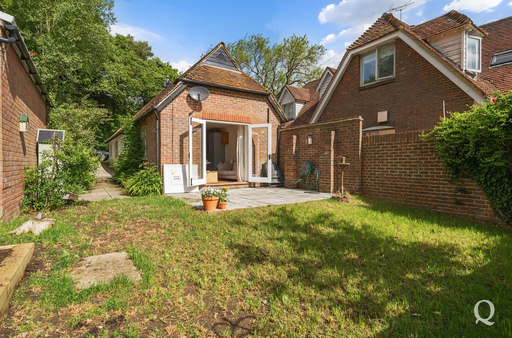 Property photo 3 of 29 dc80513d-A63c-497...