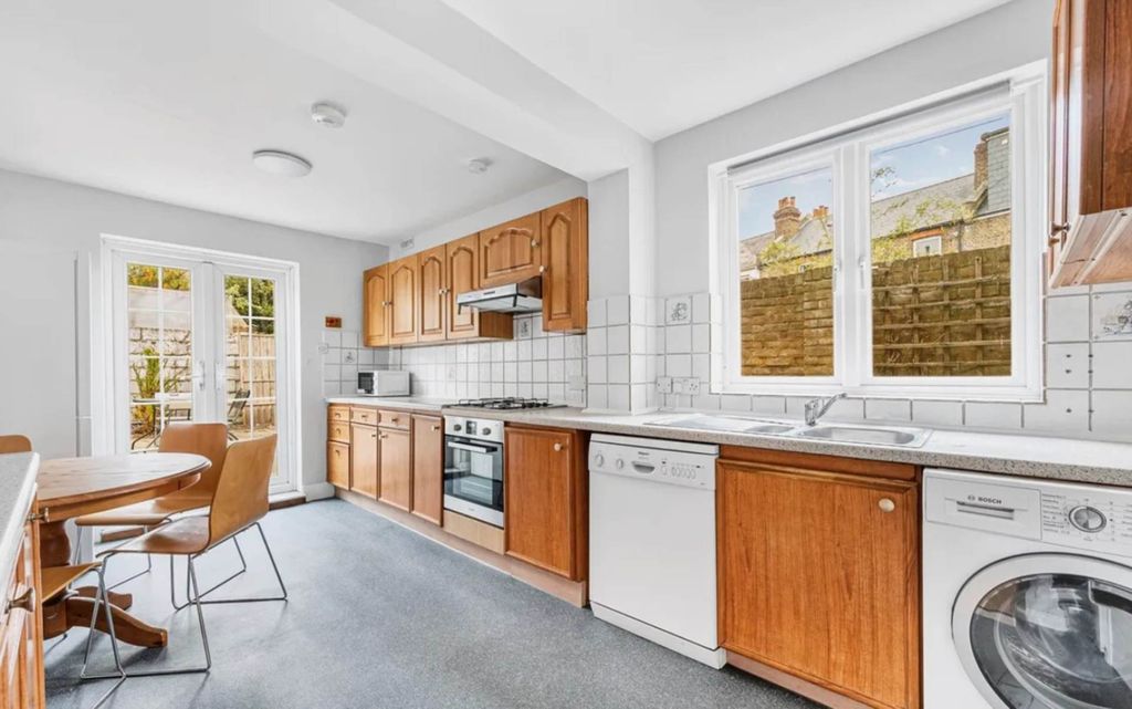 Property photo 2 of 11