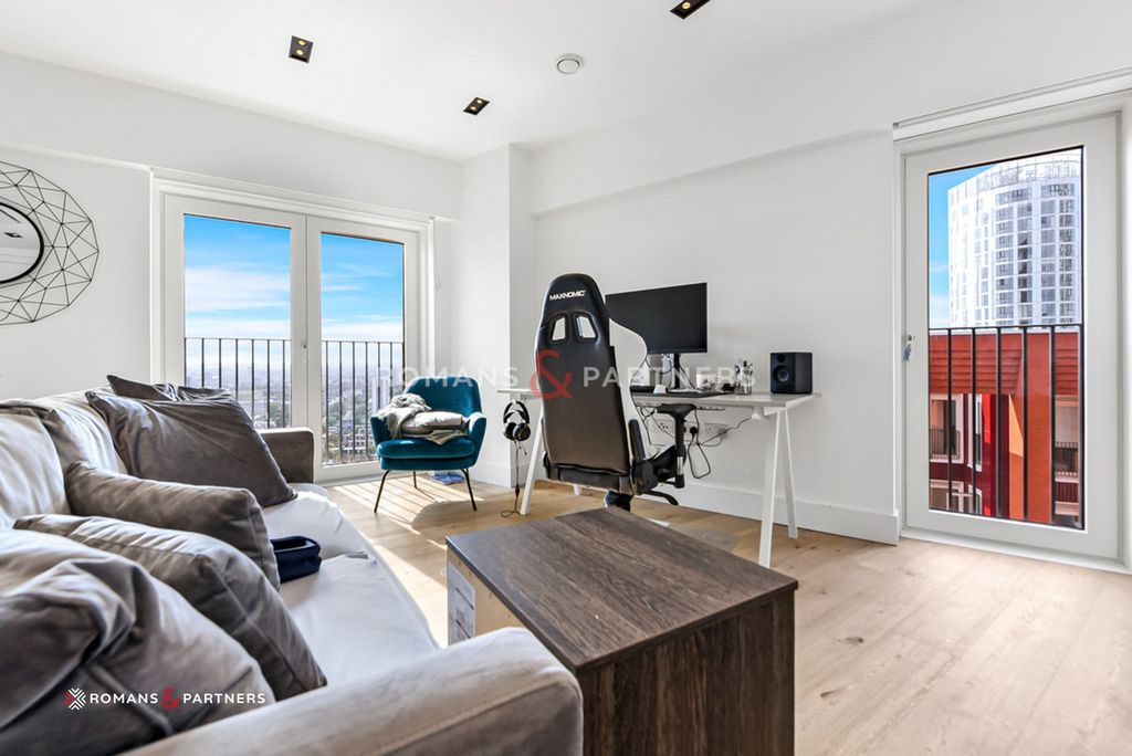 Property photo 3 of 18