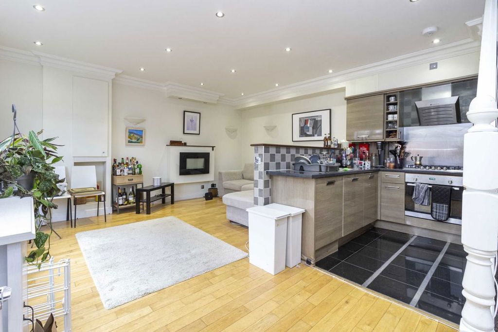 Property photo 2 of 8