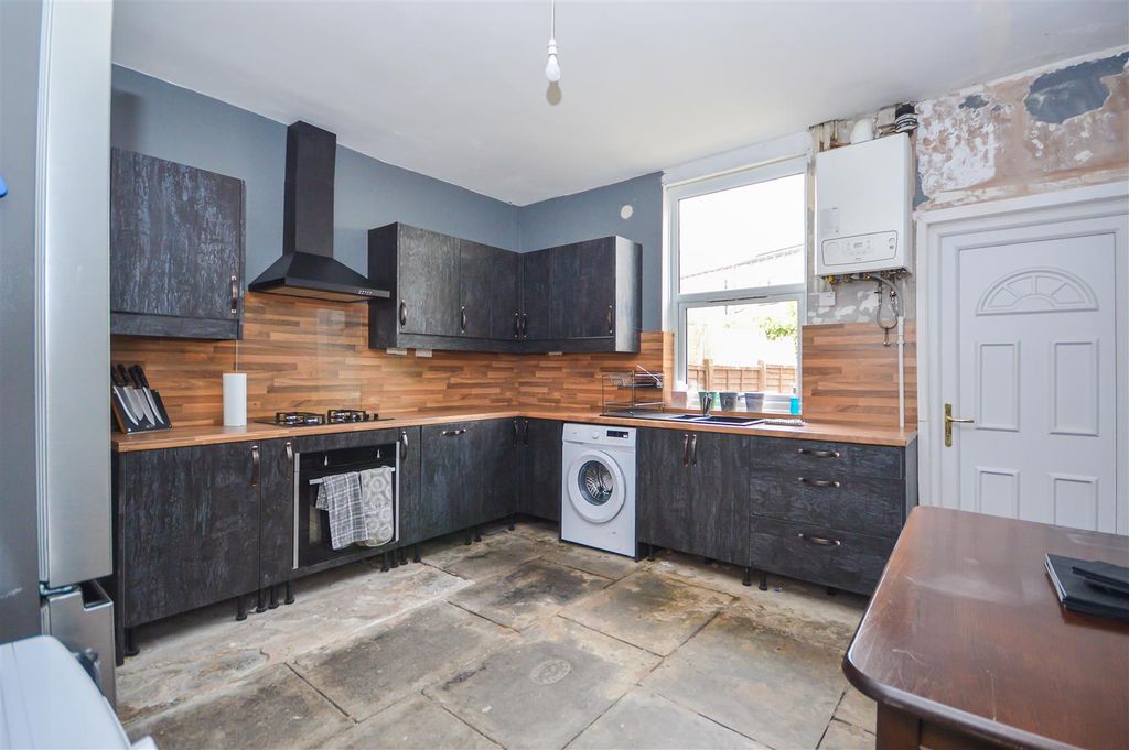 Property photo 2 of 8