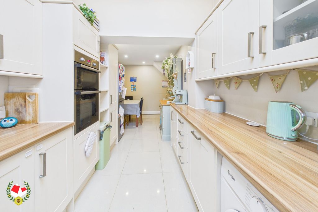 Property photo 3 of 16