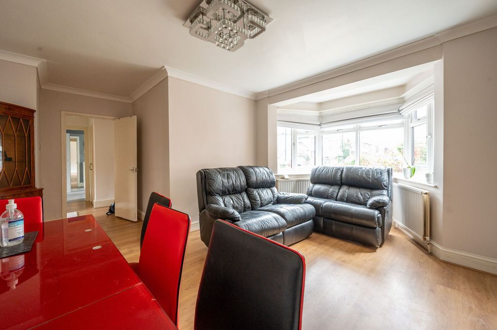 Property photo 2 of 9