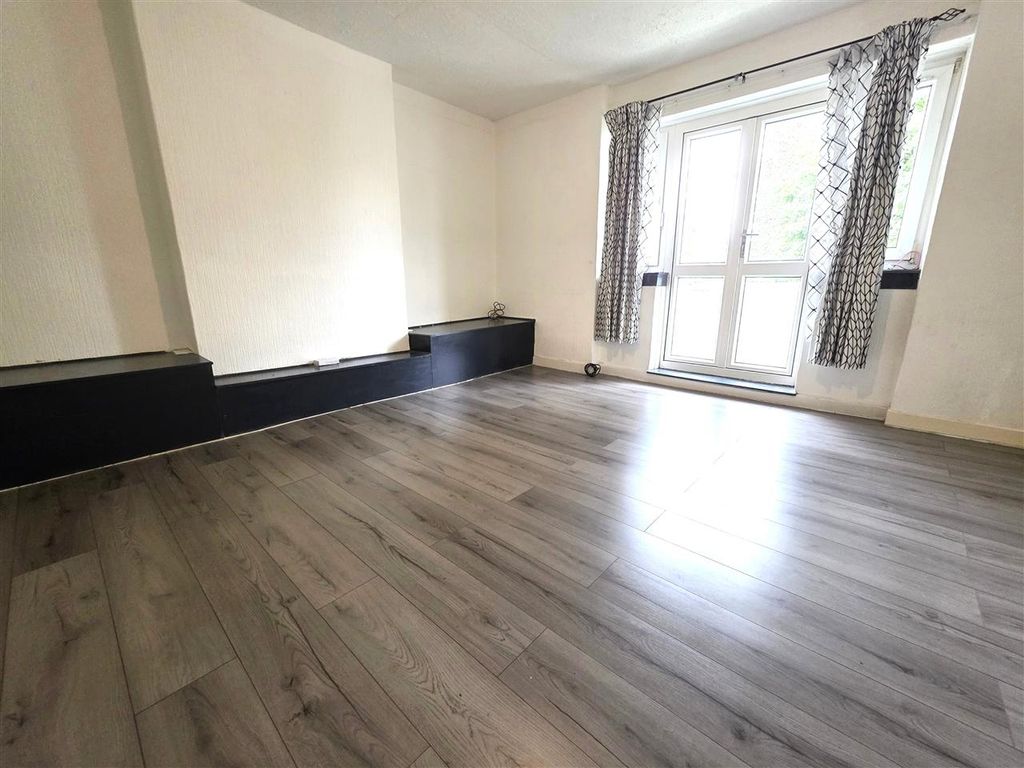 Property photo 2 of 10 Lounge