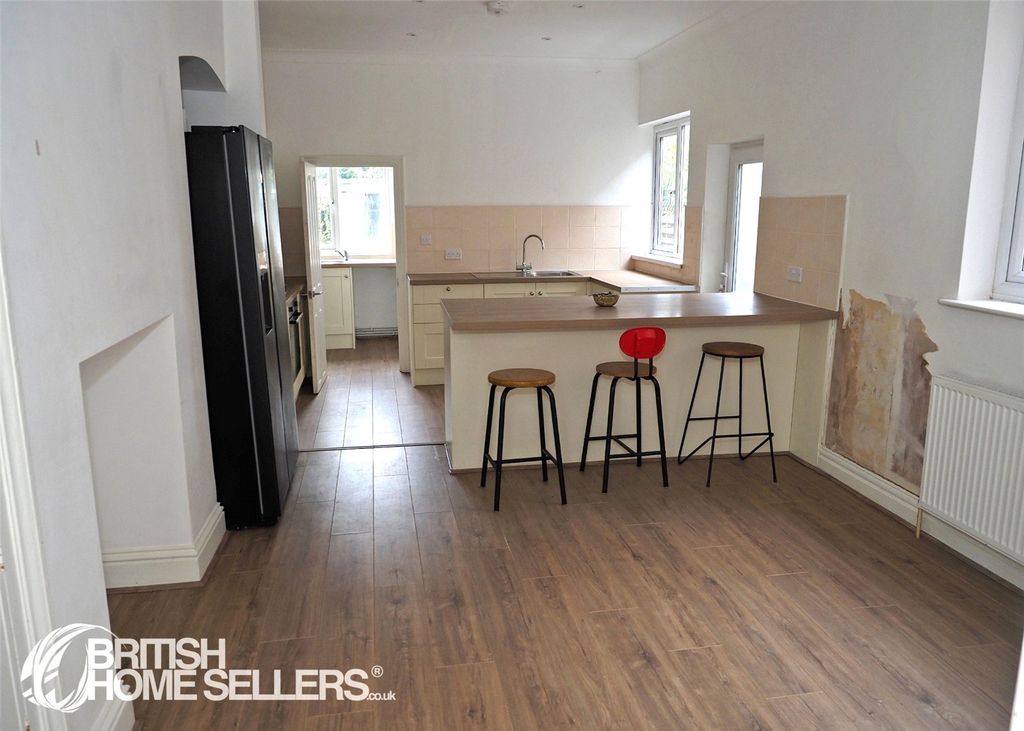 Property photo 2 of 27 Picture No. 55