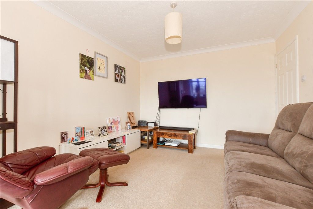 Property photo 3 of 10 Lounge