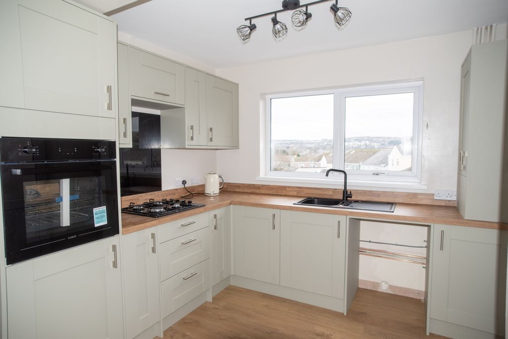 Property photo 1 of 22 Photo 9