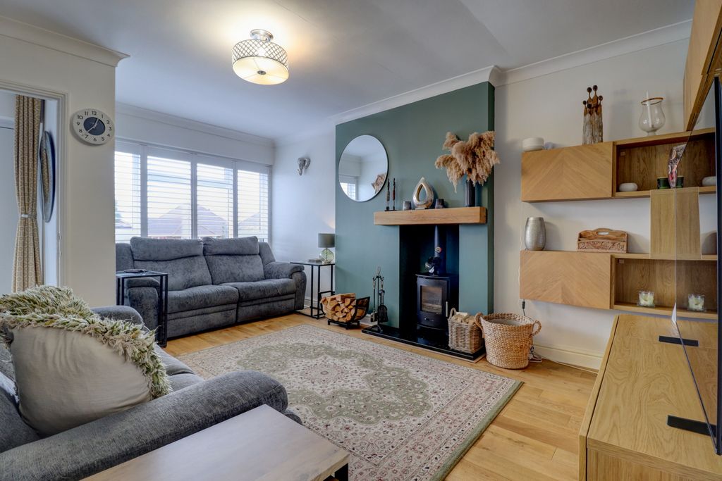 Property photo 2 of 16 Picture No. 18