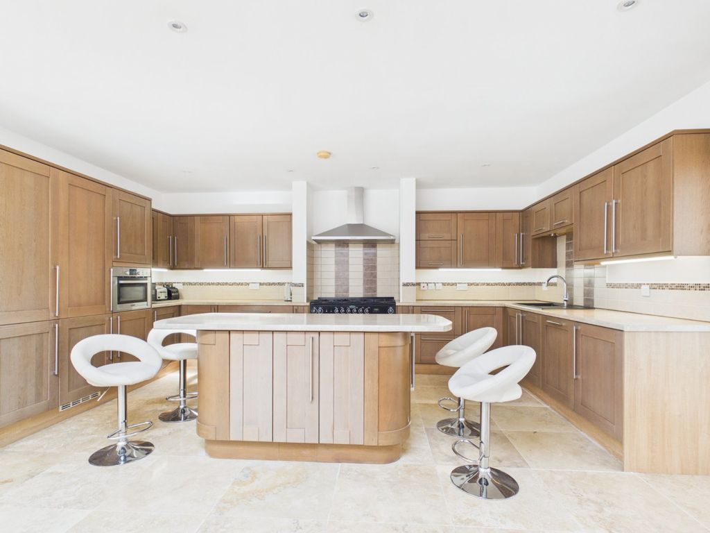 Property photo 2 of 27 Picture No. 03