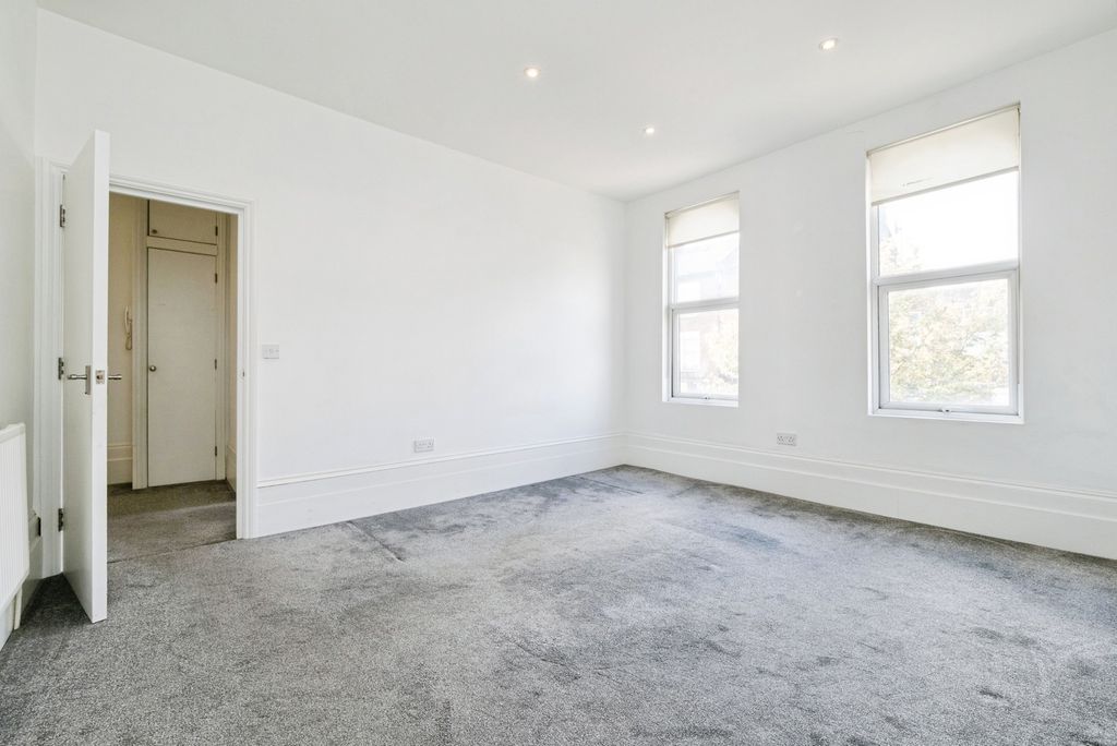 Property photo 3 of 18 Pbox-Img.Jpg