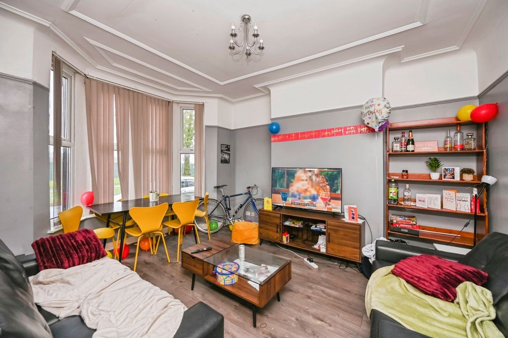 Property photo 3 of 16 Pbox-Img.Jpg