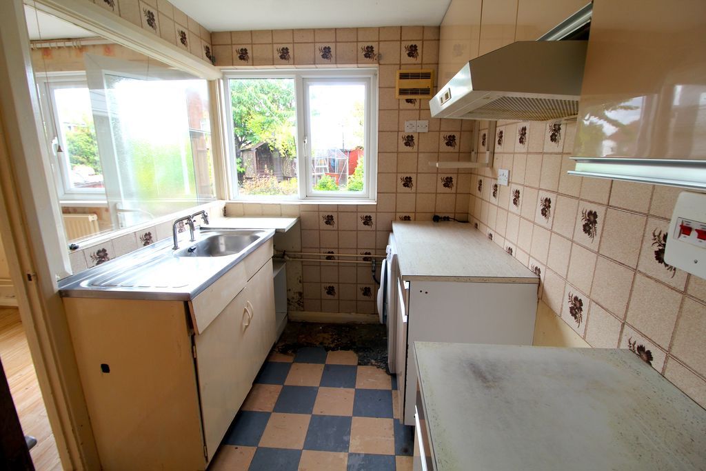 Property photo 3 of 13 Kitchen