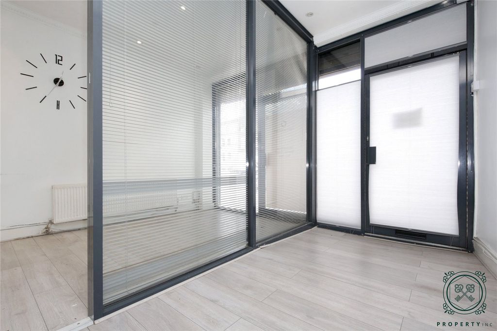 Property photo 3 of 12 Internal