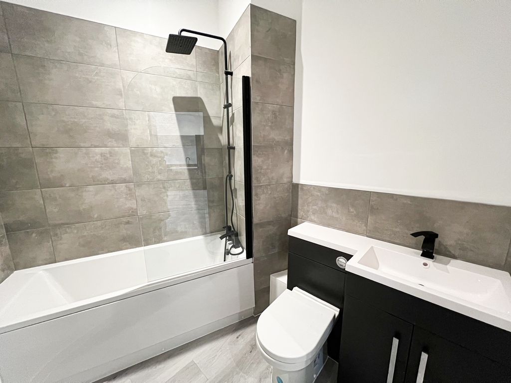 Property photo 2 of 7 Bathroom