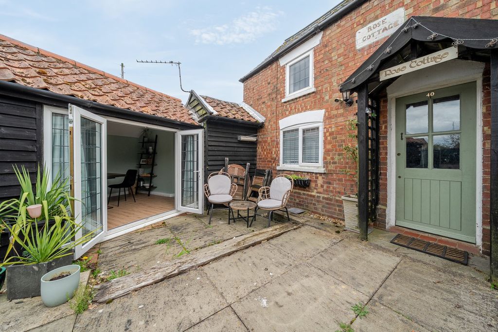Property photo 2 of 27