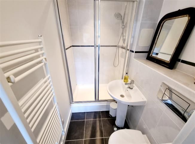 Property photo 2 of 9 En-Suite Bathroom
