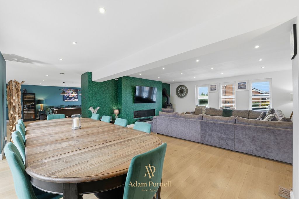 Property photo 3 of 40