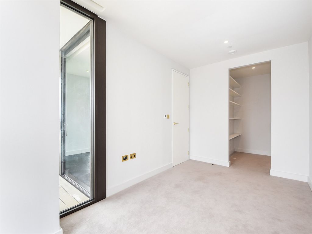 Property photo 3 of 11 Bedroom