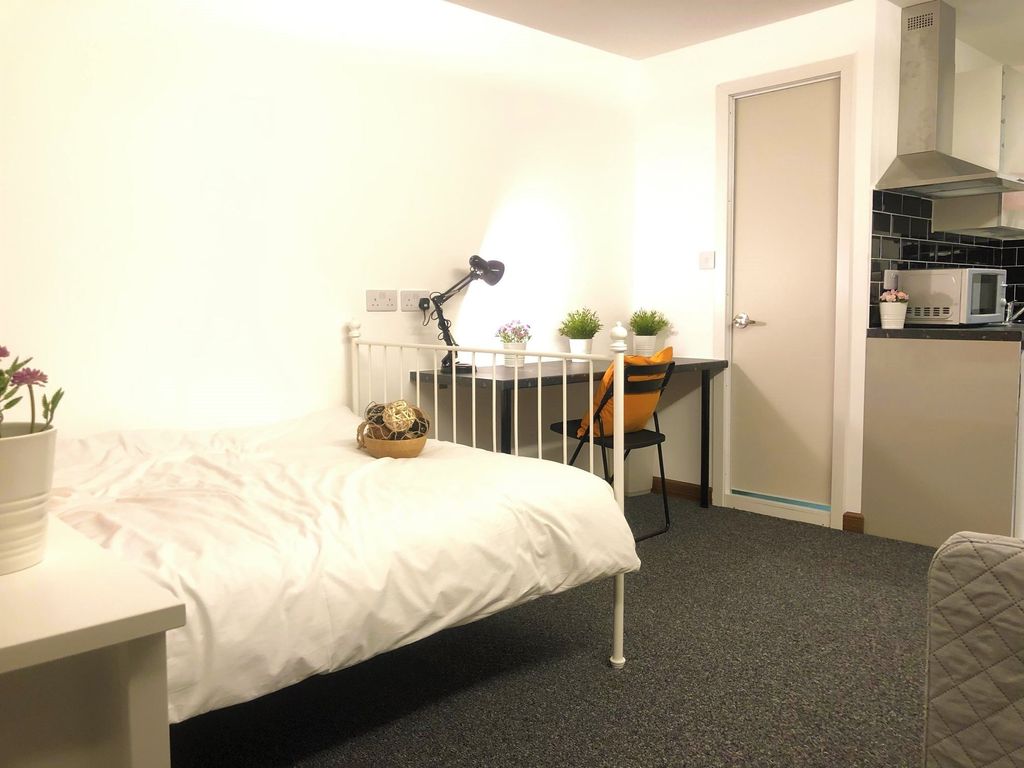 Property photo 3 of 9 A Bright, Cozy Single Bedroom Featuring A Neat Whi...
