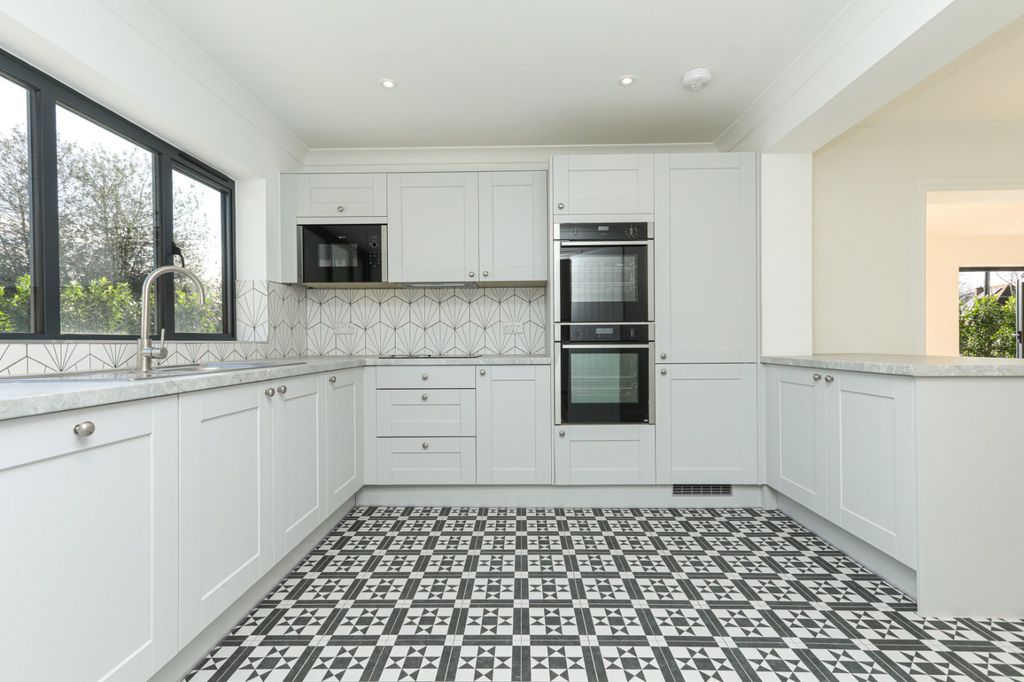 Property photo 3 of 21 Picture 3