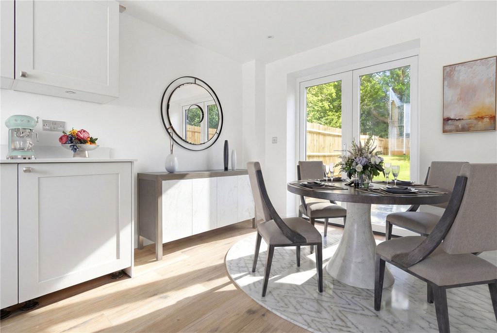 Property photo 3 of 11 Dining Area