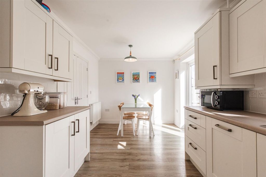Property photo 2 of 28 23 Eccles Way-26.Jpg
