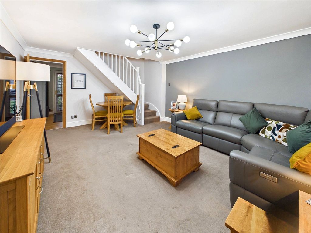 Property photo 3 of 10 Lounge