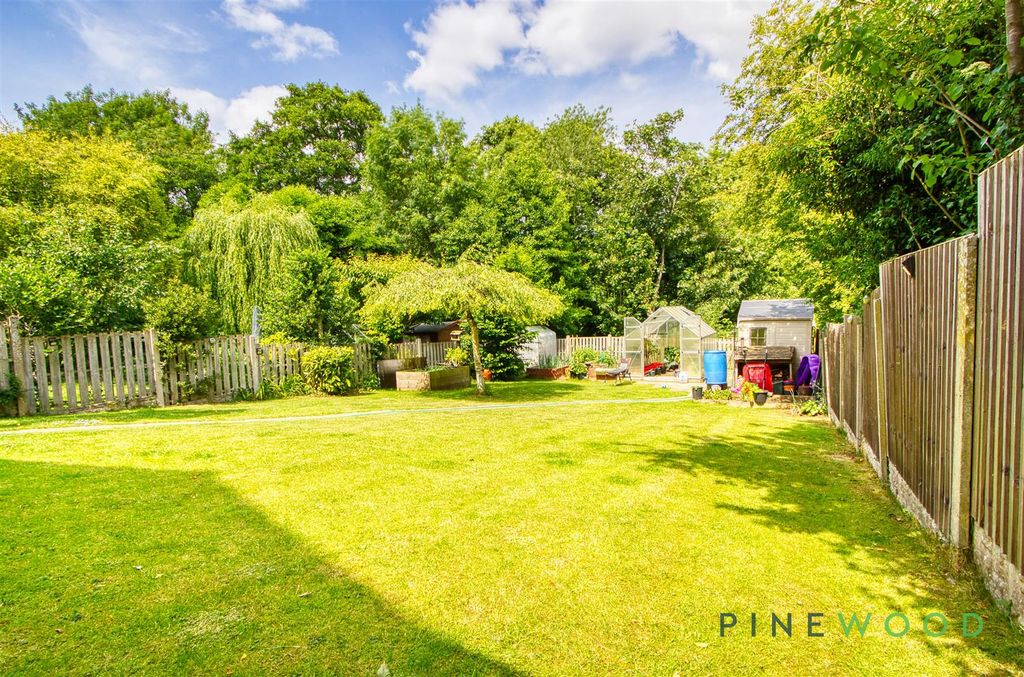 Property photo 2 of 49 Garden
