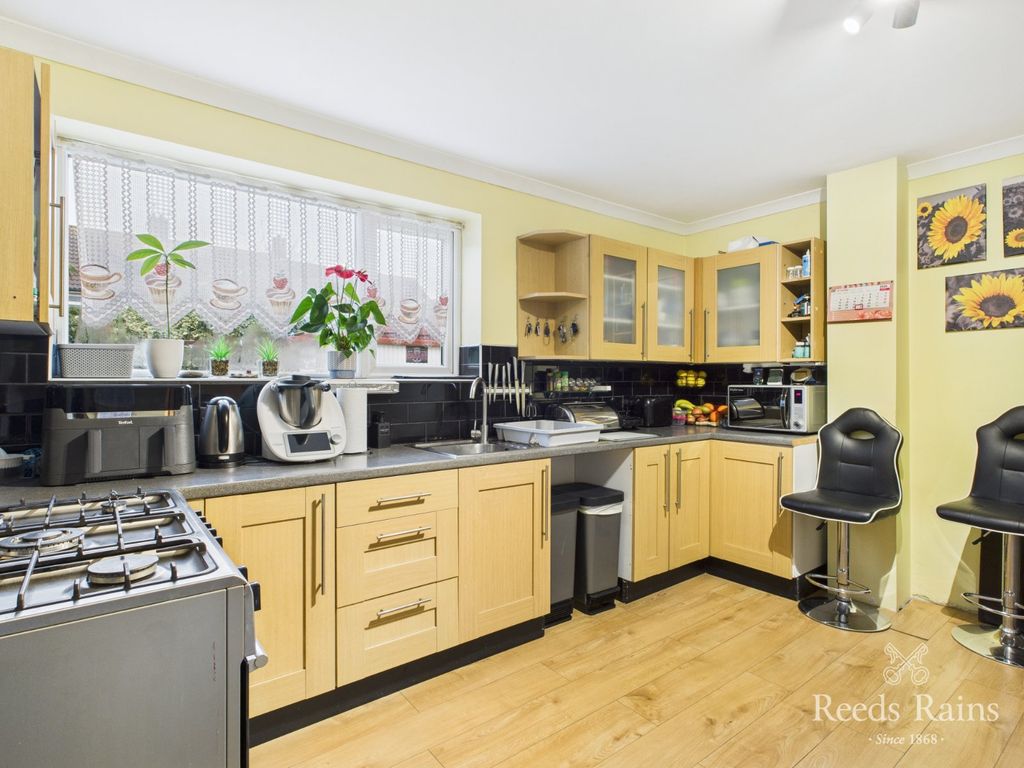 Property photo 2 of 21 Kitchen