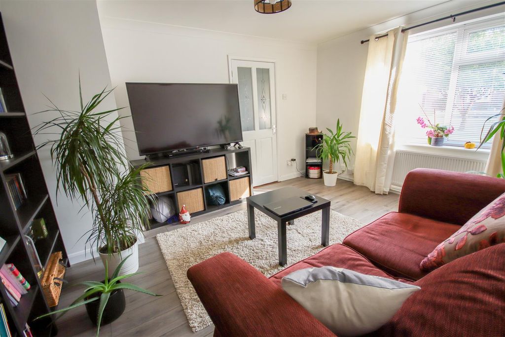 Property photo 3 of 16 Lounge.Jpg