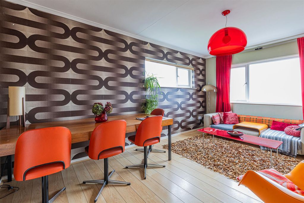 Property photo 1 of 21 St Fagans Rise 67-9.Jpg