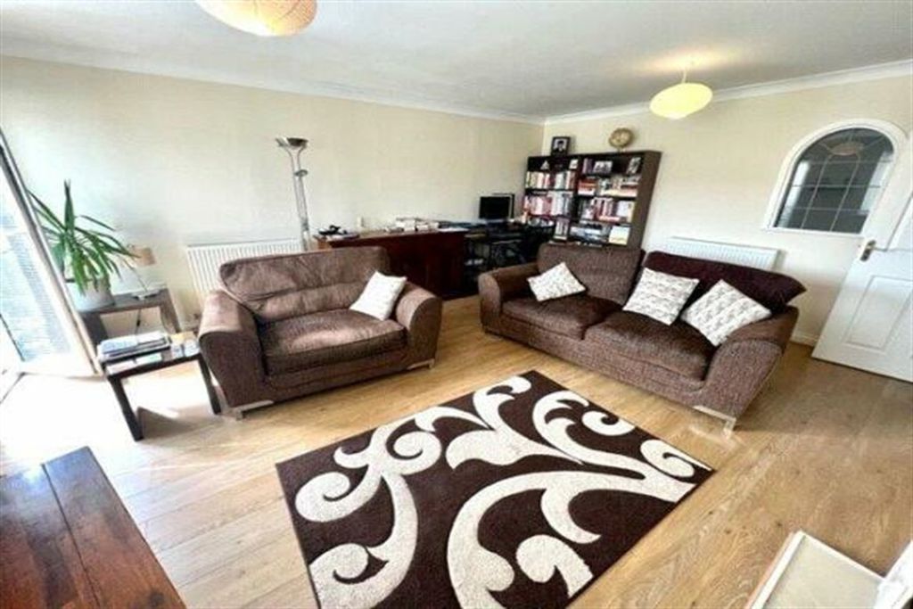 Property photo 2 of 12 (Thumbnail)