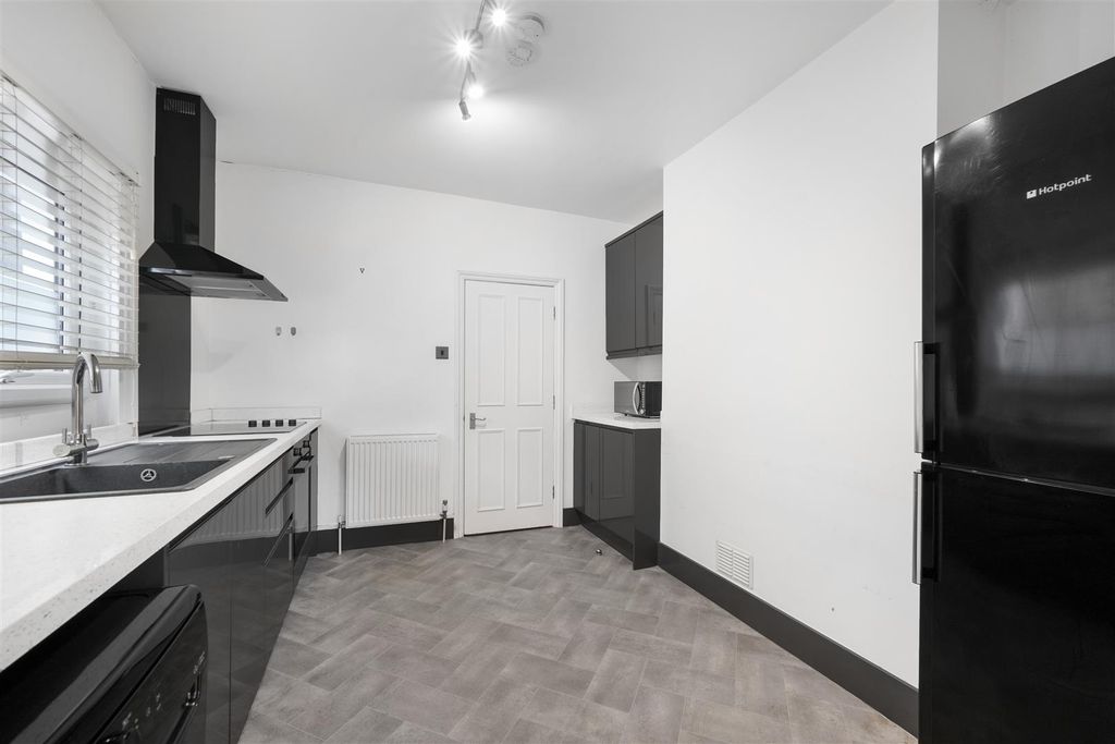 Property photo 3 of 17 Bendemeer Road