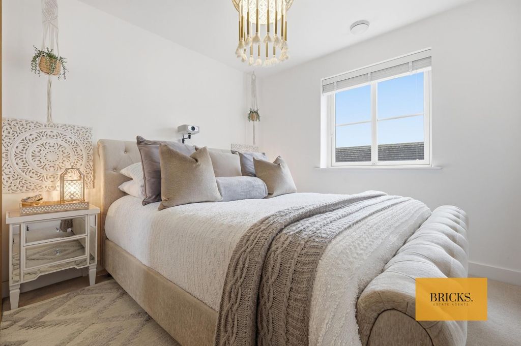 Additional image 13 of 2 bed flat for saleBuckingham Road, Epping CM16
