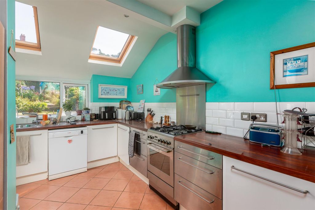Property photo 2 of 28 Kitchen