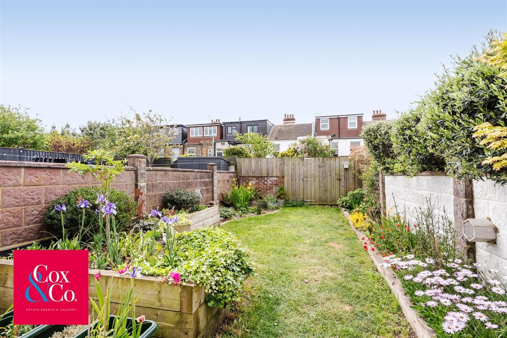 Property photo 3 of 17 81O_2967.Jpg